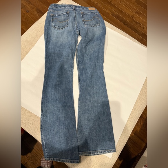 Levi's Signature Women's Light Blue Low Rise Bootcut Jeans - Picture 9 of 9